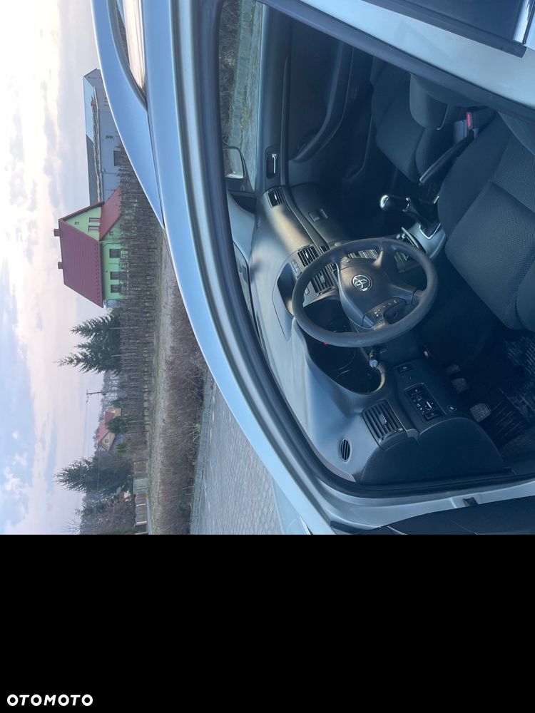 Toyota Avensis 1.8 VVT-i Terra - 10