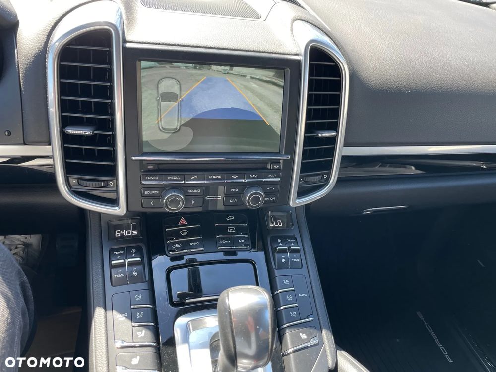 Porsche Cayenne - 14