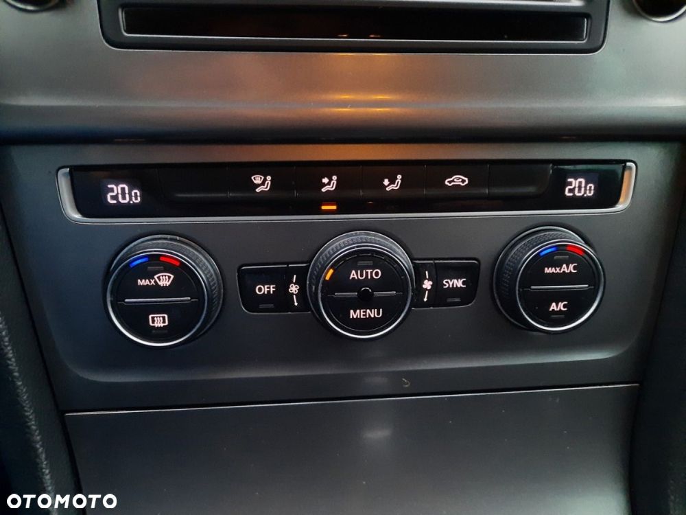 Volkswagen Golf - 34