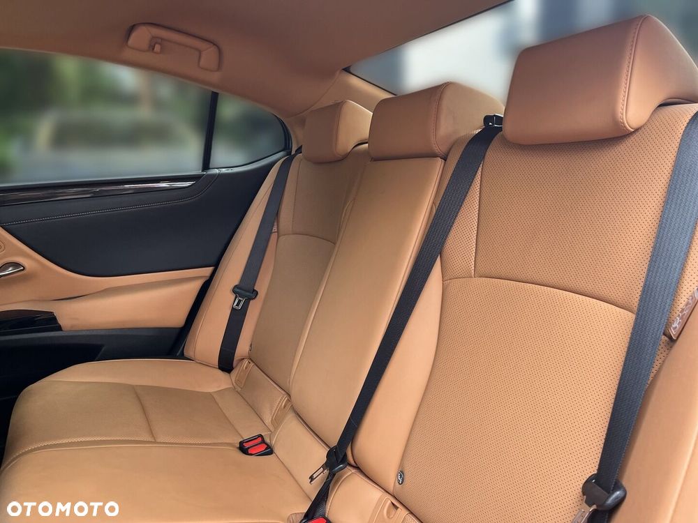 Lexus ES 300h Business Edition - 6