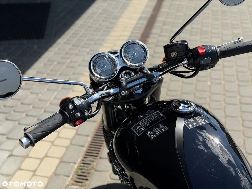 Triumph Bonneville - 11