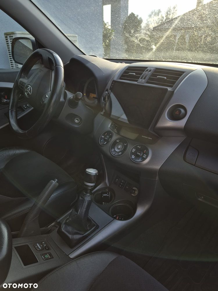 Toyota RAV4 2.0 VVT-i Premium - 9