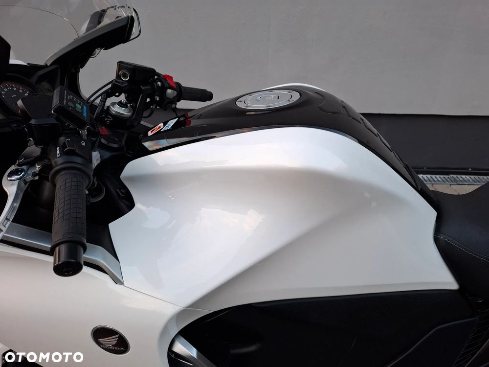 Honda VFR - 34