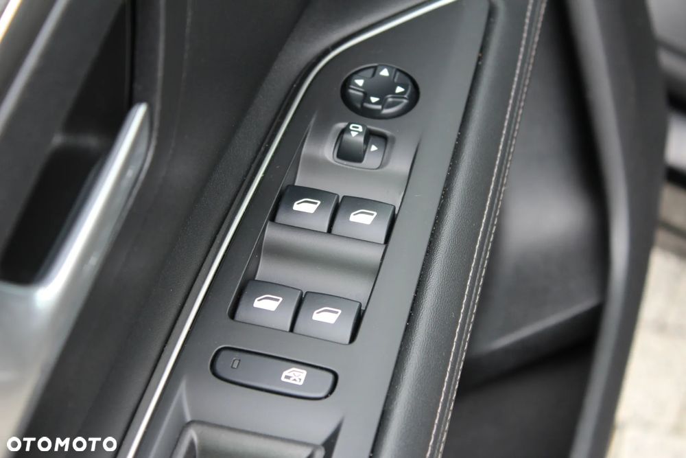 Peugeot 3008 1.2 PureTech Allure S&S - 13