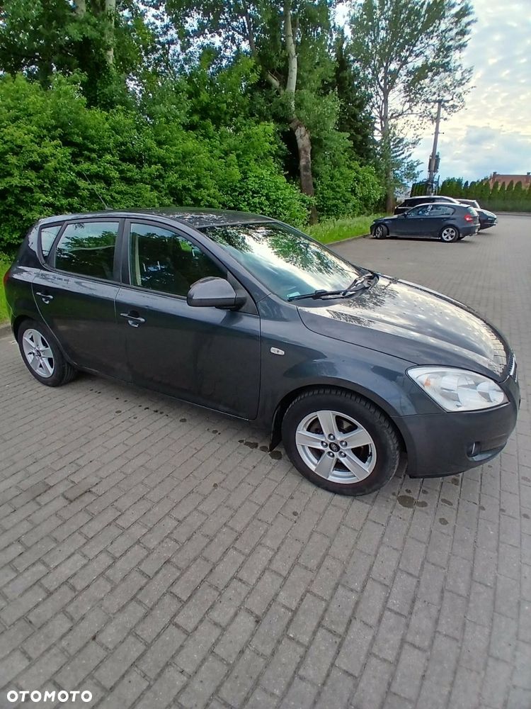 Kia Ceed - 4