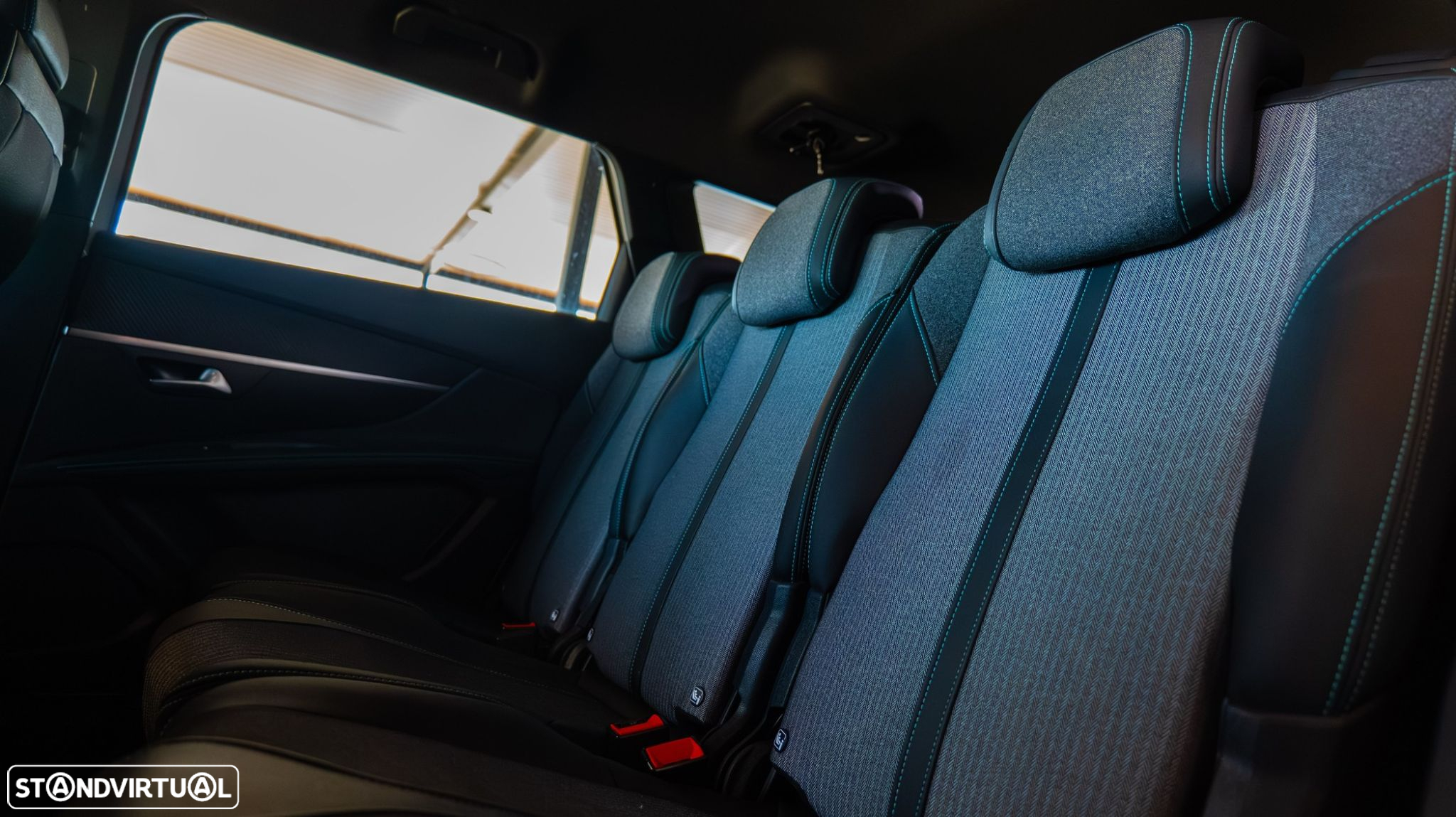 Peugeot 5008 1.2 PureTech Allure Pack EAT8 - 26
