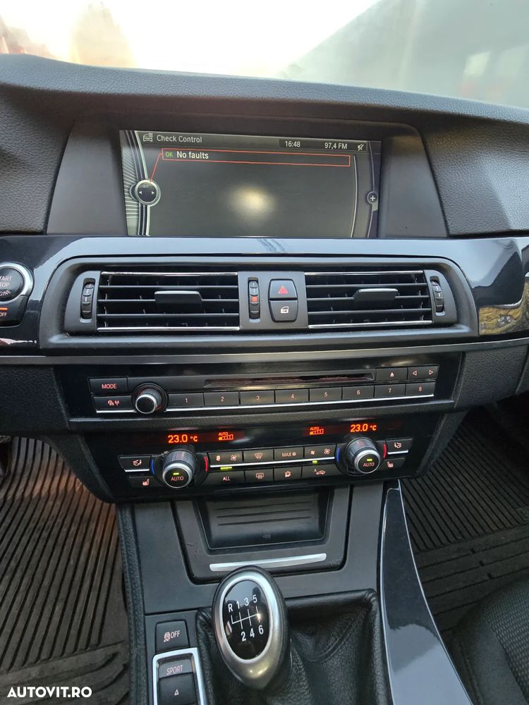BMW Seria 5 525d Touring - 25