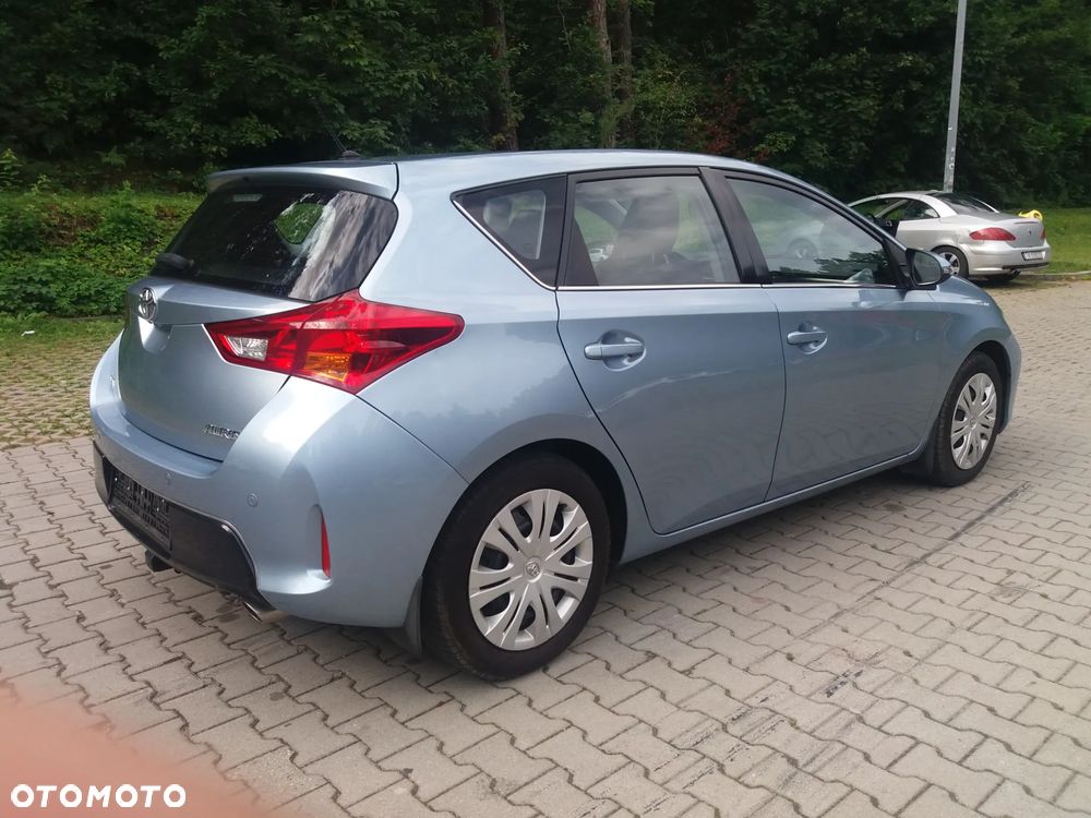 Toyota Auris 2013 photo 5