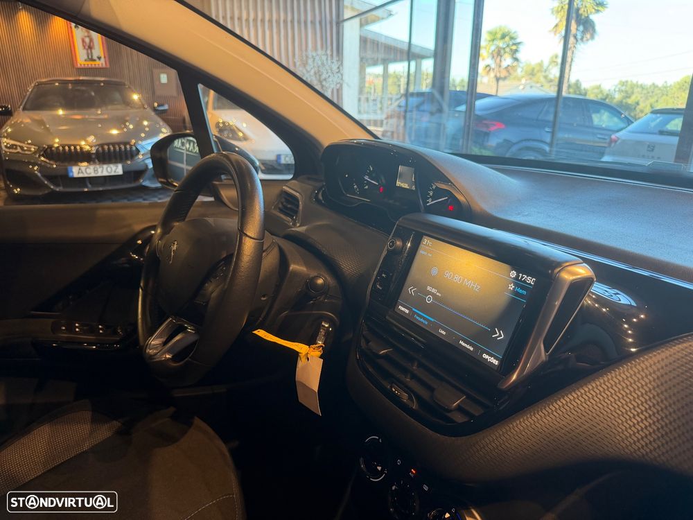Peugeot 2008 1.2 PureTech Style - 31