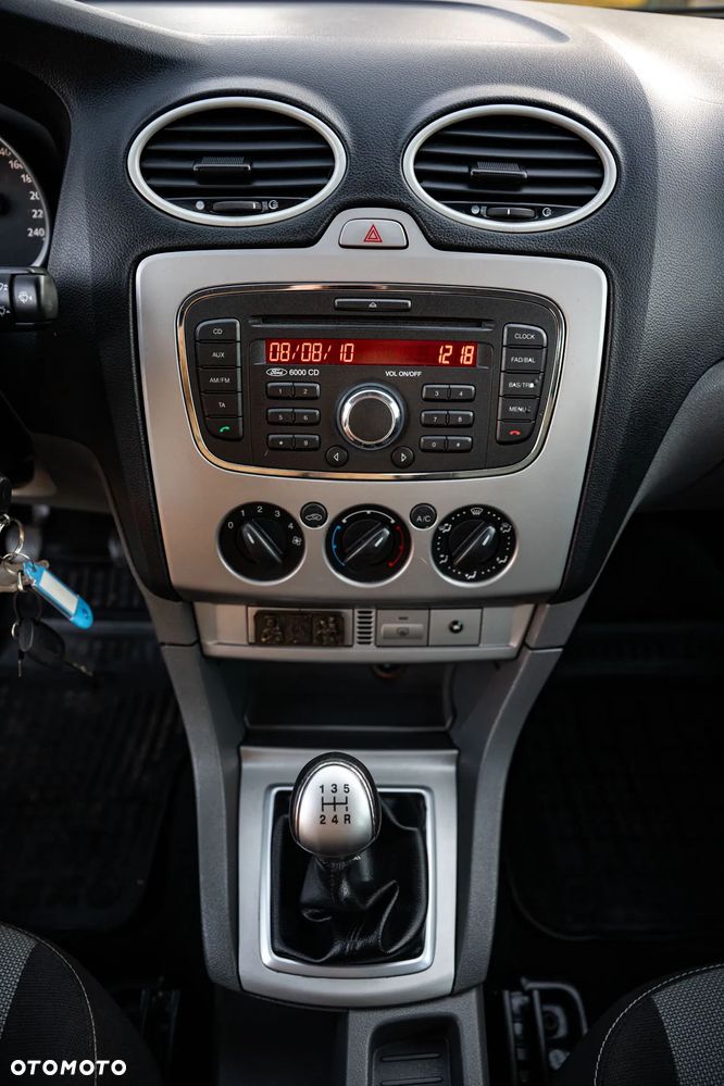 Ford Focus 1.6 Trend + - 19