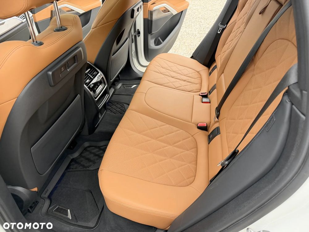 BMW X6 xDrive40i - 9