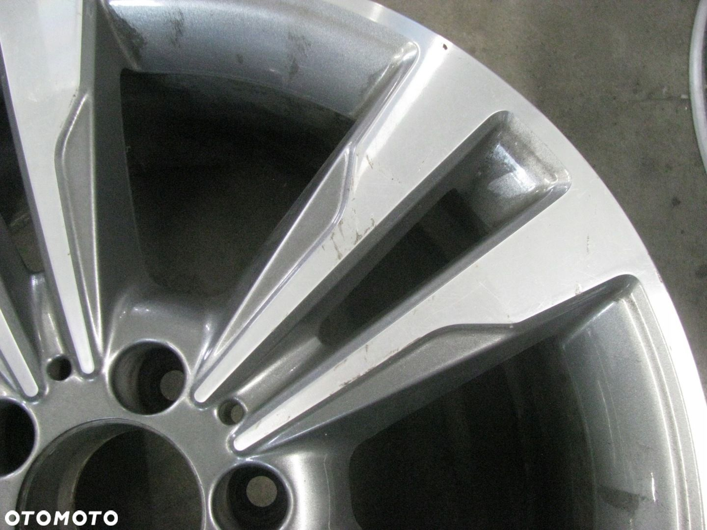 Felga aluminiowa Mercedes-Benz OE E klasa 8.5" x 17" 5x112 ET 48 - 2