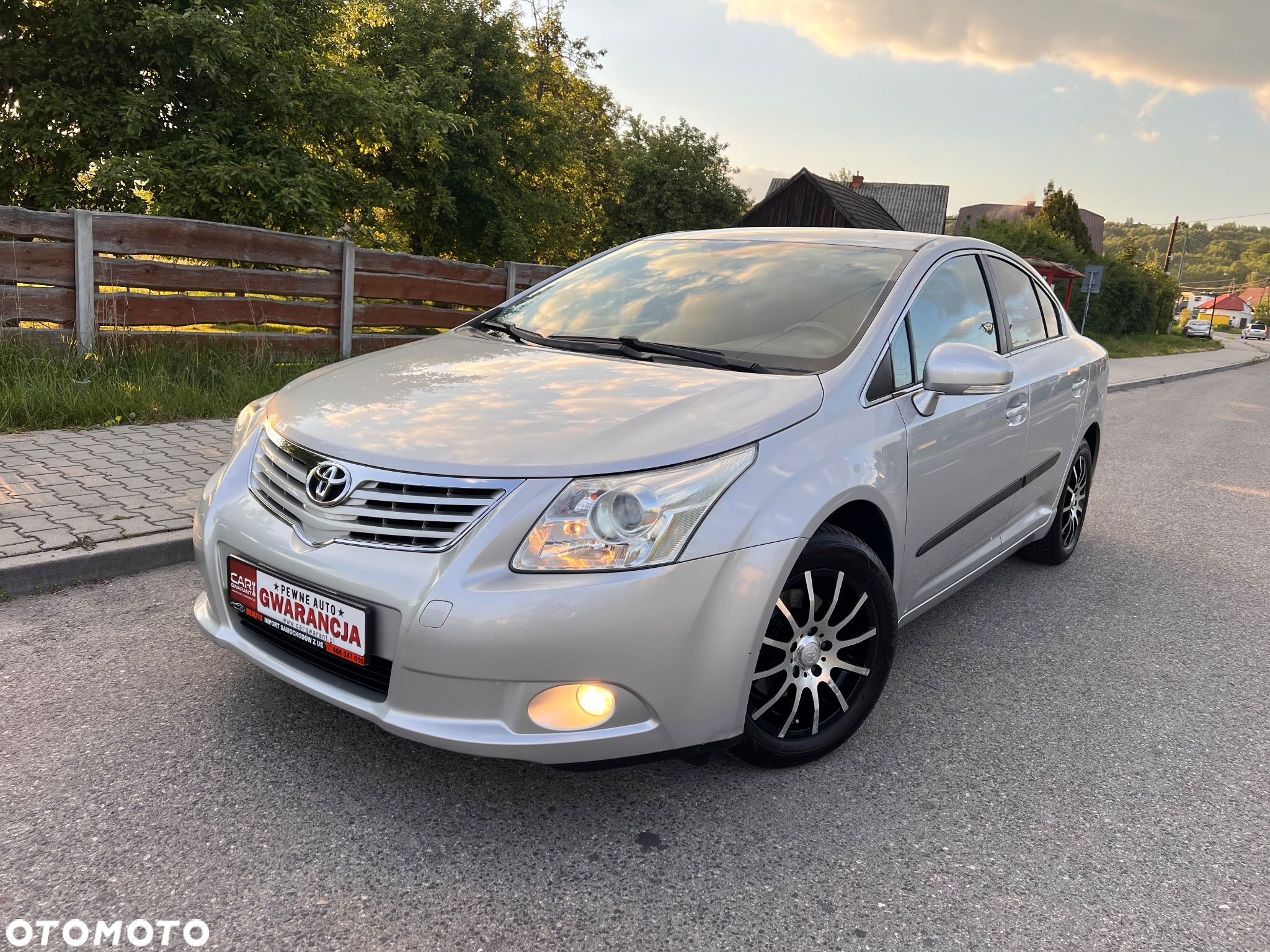 Toyota Avensis 1.8 Luna - 1
