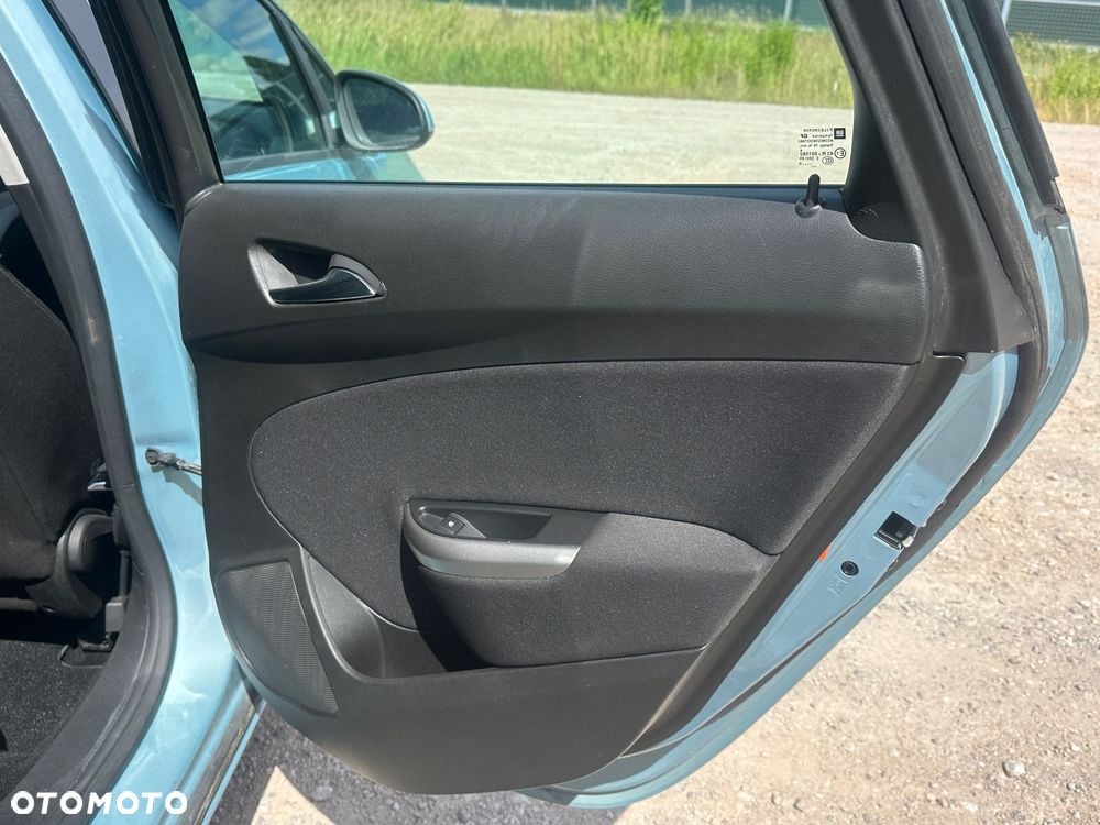 Opel Astra 1.6 Turbo Edition - 30