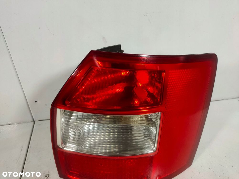 lampa prawa tył audi a4 b6 kombi ładna - 5