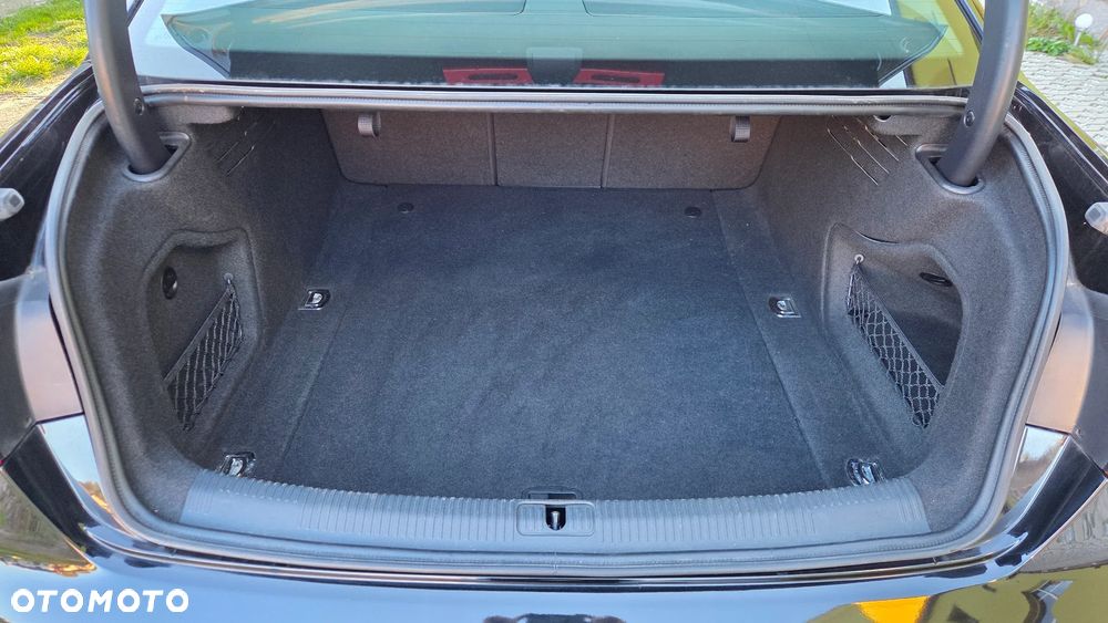 Audi A4 Limousine - 36