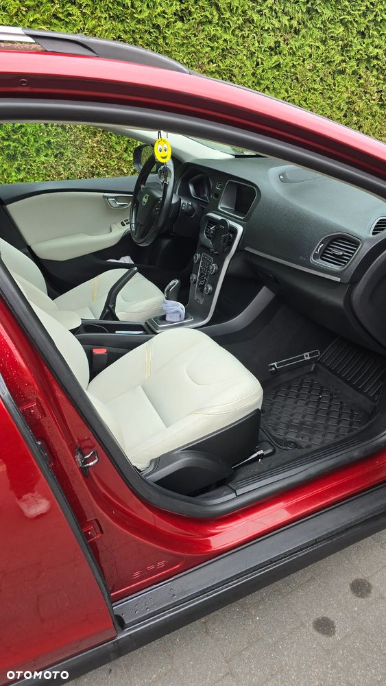 Volvo V40 D2 R-Design - 8