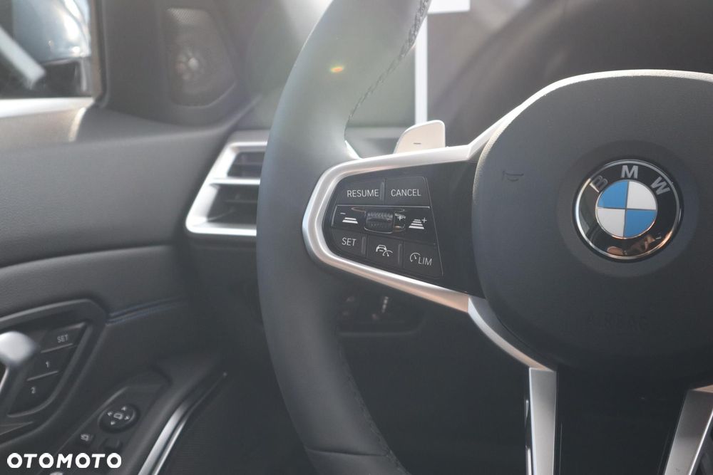 BMW Seria 3 330i M Sport - 24