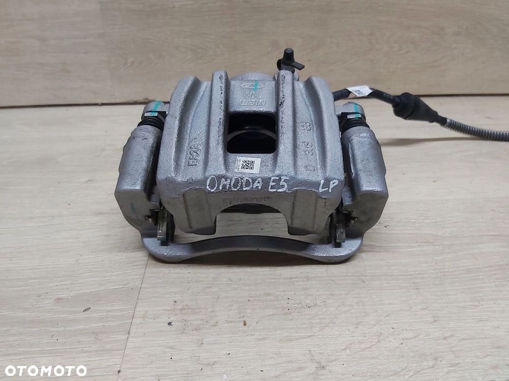 OMODA 5 E5 C5 zacisk lewy przód jarzmo 204003984AA - 2