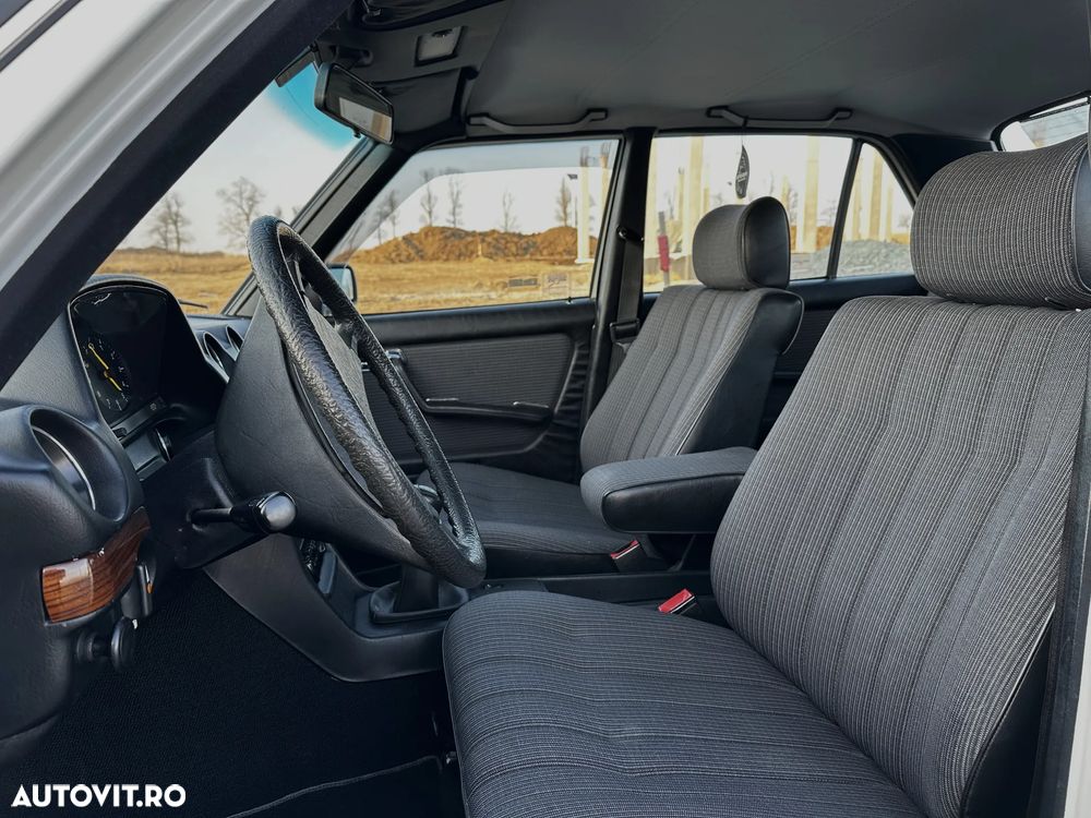 Mercedes-Benz W123 - 18