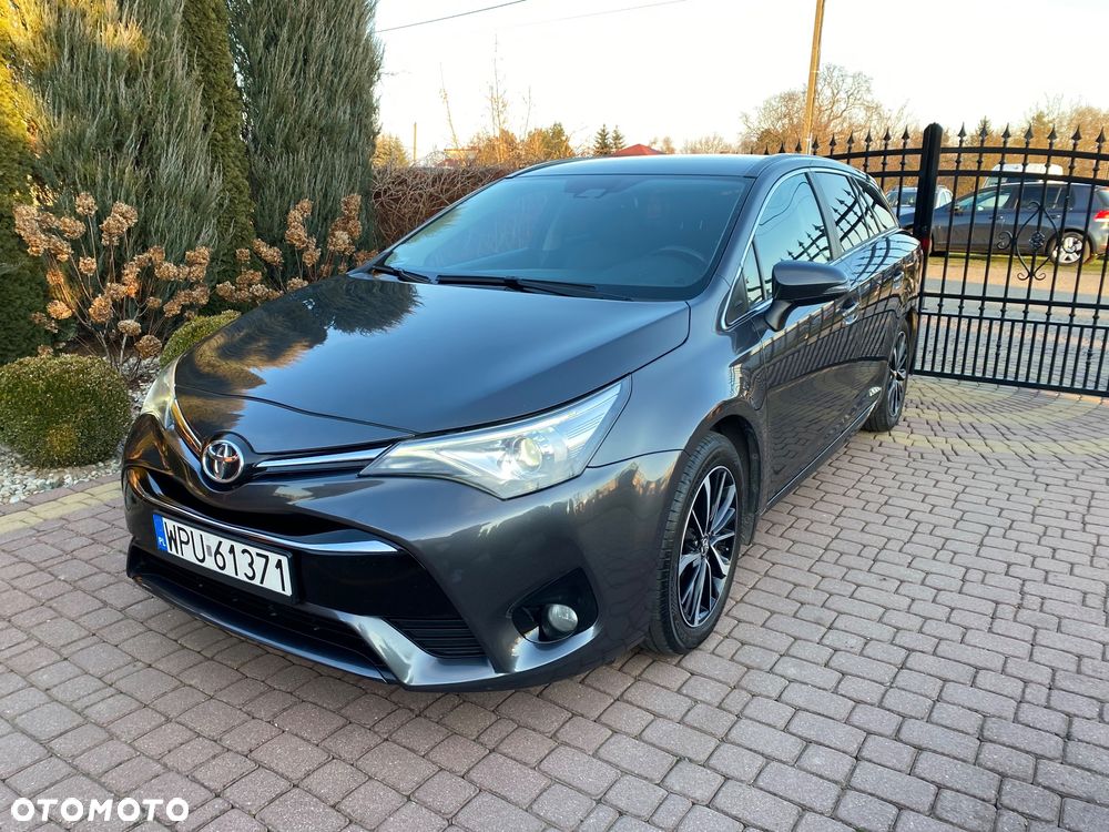 Toyota Avensis 2.0 D-4D Premium - 16