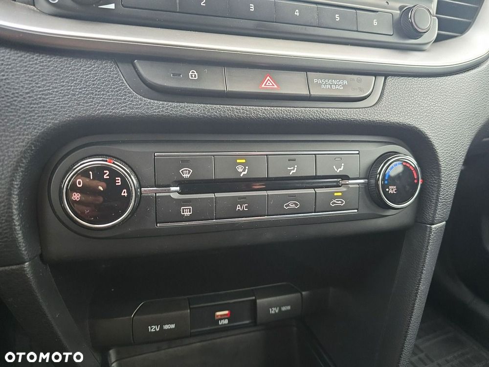 Kia Ceed - 24