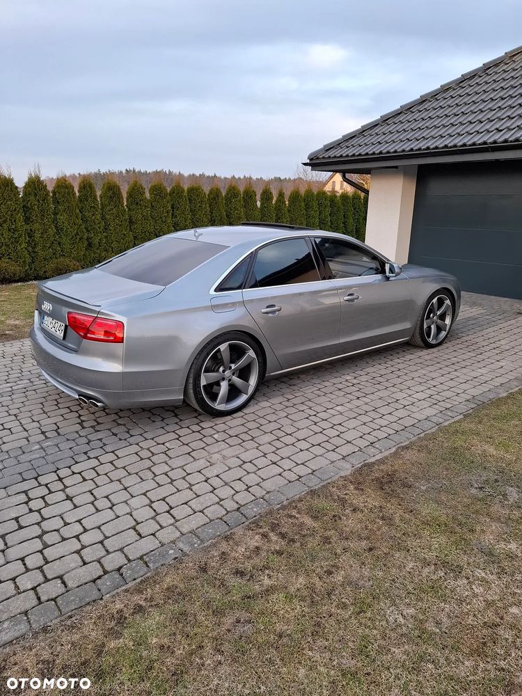 Audi A8 - 4