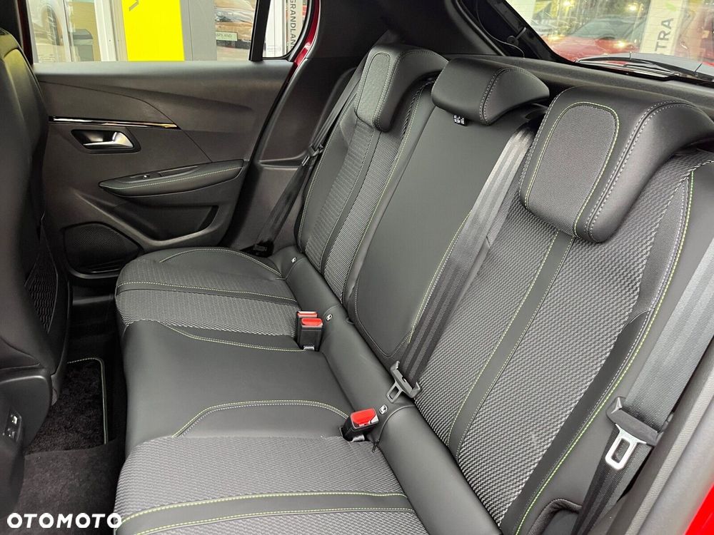 Peugeot 208 1.2 mHEV GT - 12