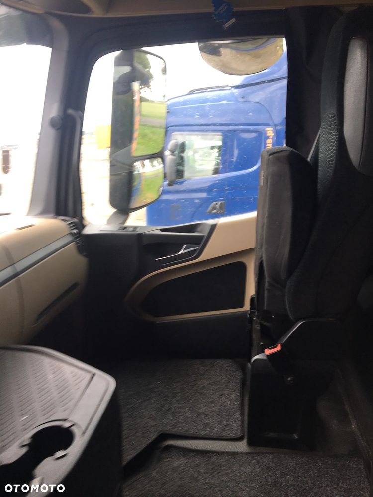 Mercedes-Benz Actros - 10