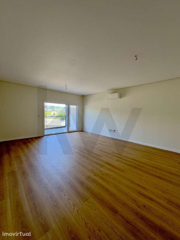 Moradia T3 em Torres Vedras com Jardim, Varandas e Estacionamento – Cl - Grande imagem: 4/31