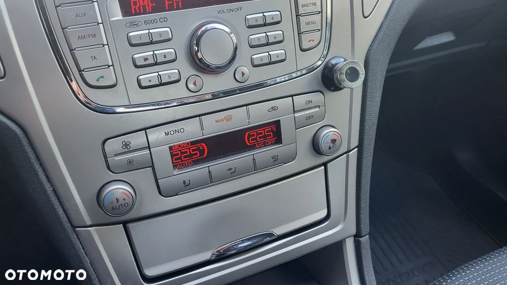 Ford Mondeo 2.0 Trend - 32