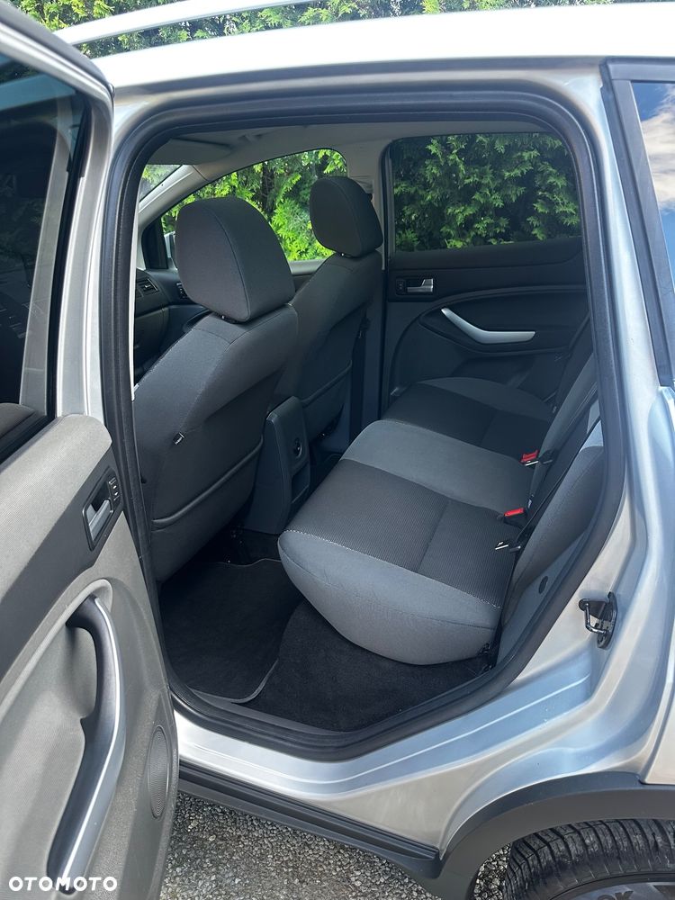 Ford Kuga - 17