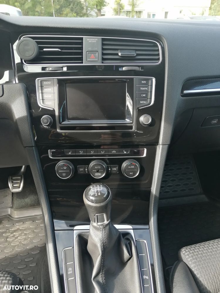 Volkswagen Golf - 11