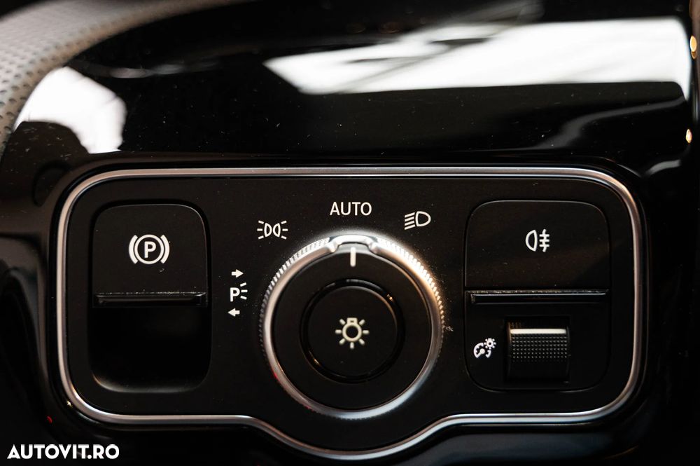 Mercedes-Benz A 220 d Sedan 8G-DCT AMG Line - 28