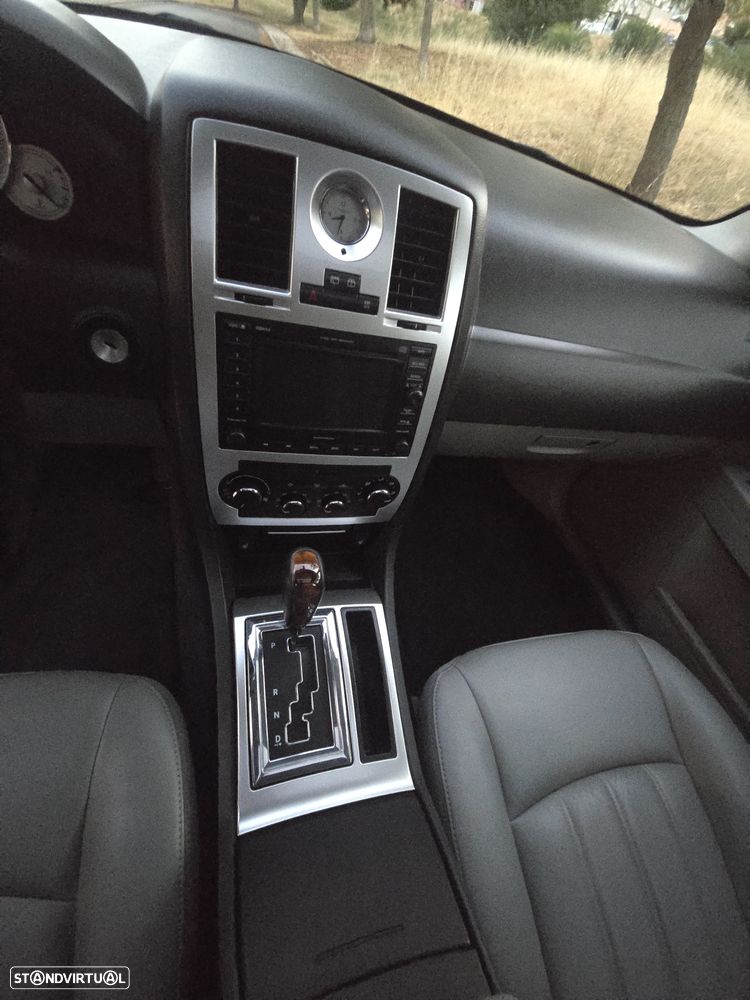 Chrysler 300 C Touring 3.0 CRD - 23