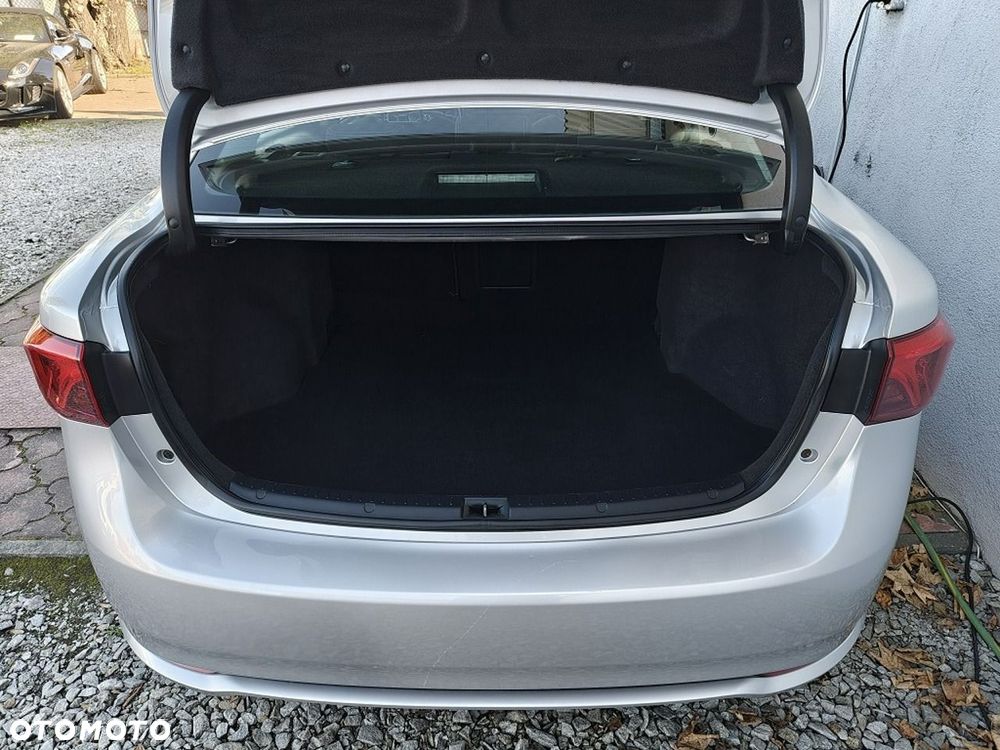 Toyota Avensis - 16