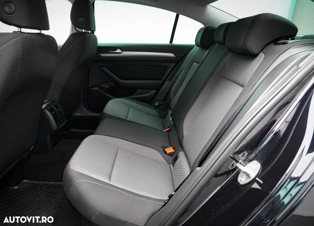 Volkswagen Passat 2.0 TDI Trendline - 16