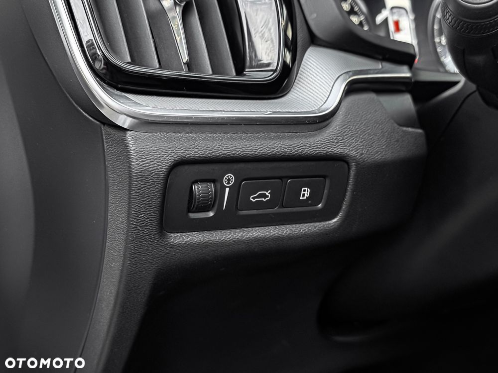 Volvo V60 T8 AWD Recharge Geartronic RDesign - 33