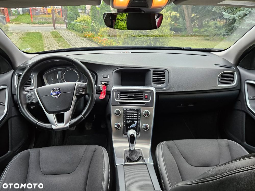 Volvo V60 T3 Momentum - 13