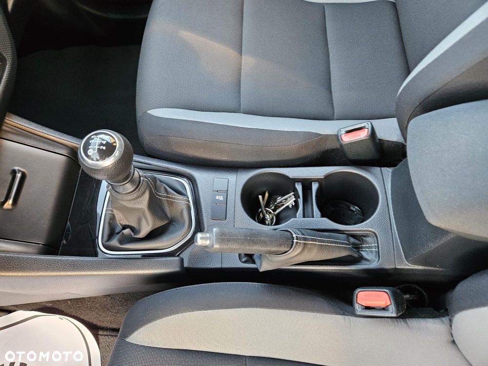 Toyota Auris 1.33 VVT-i Active - 17