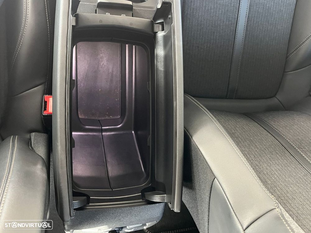 Peugeot 3008 1.5 BlueHDi GT EAT8 - 33