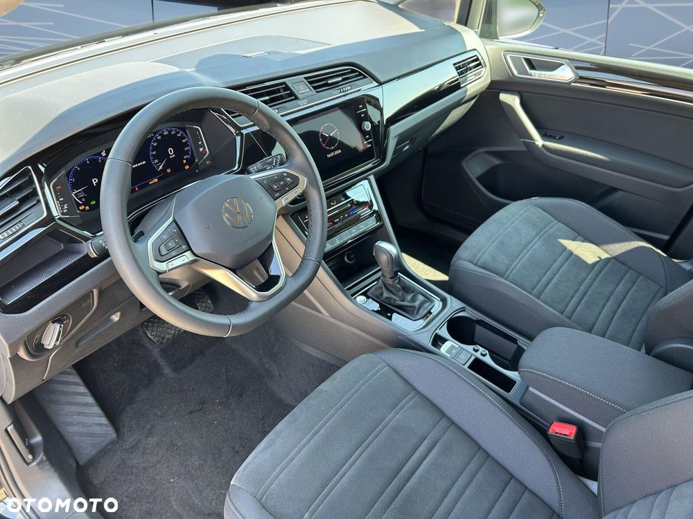 Volkswagen Touran - 4
