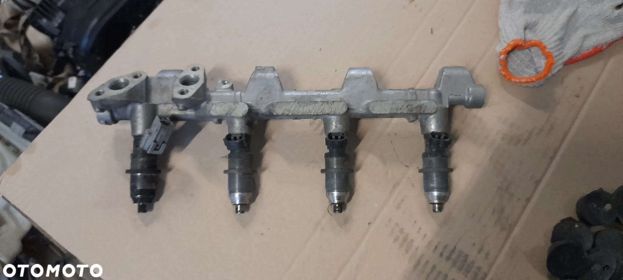 LISTWA WTRYSKOWA CARISMA 1.8 GDI - 3