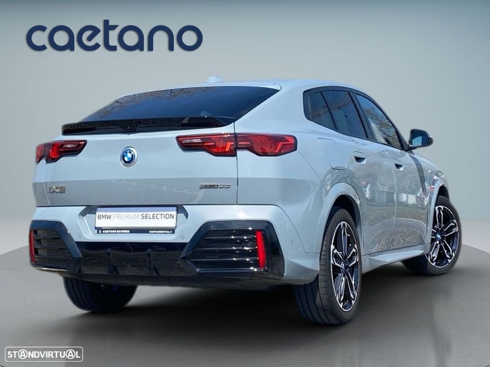 BMW iX2 eDrive20 Pack Desportivo M - 2