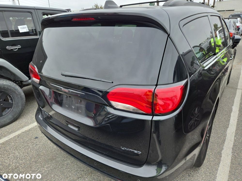 Chrysler Pacifica - 4