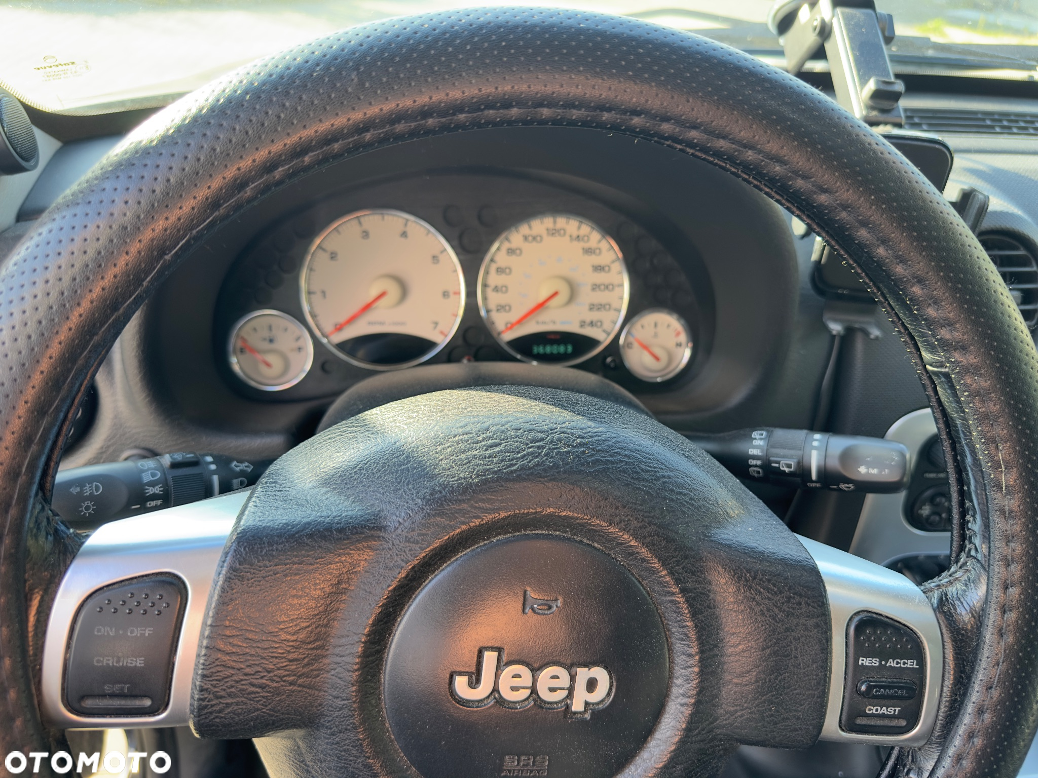 Jeep Cherokee - 12