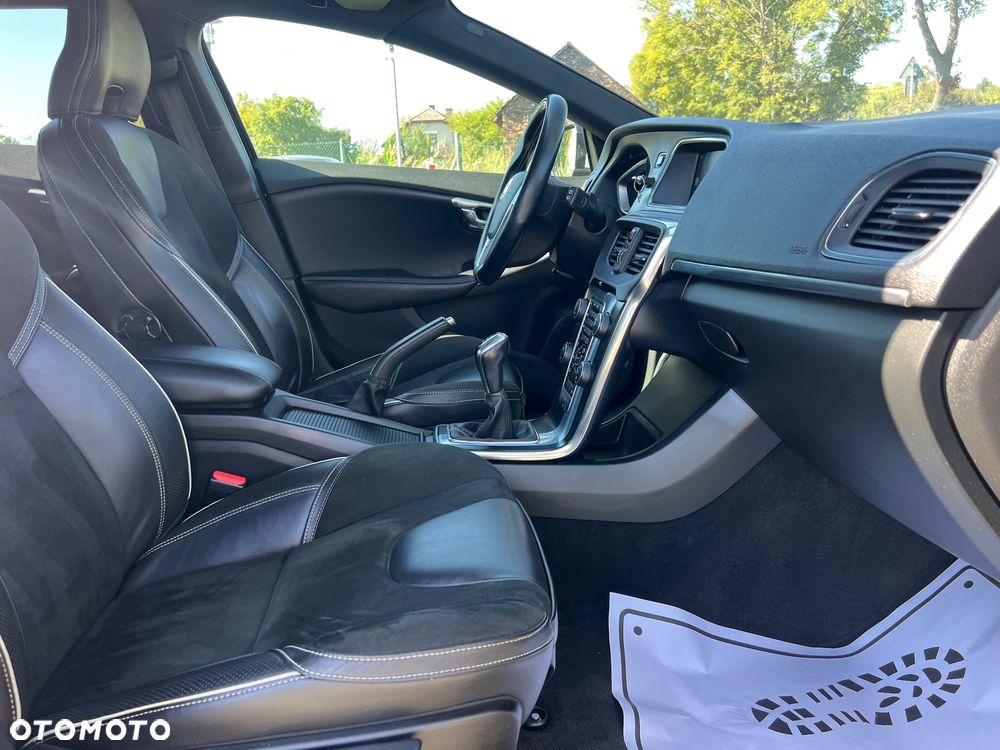 Volvo V40 D3 R-Design - 39