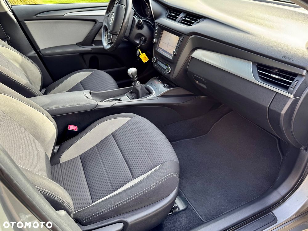 Toyota Avensis Touring Sports 1.8 Executive - 23