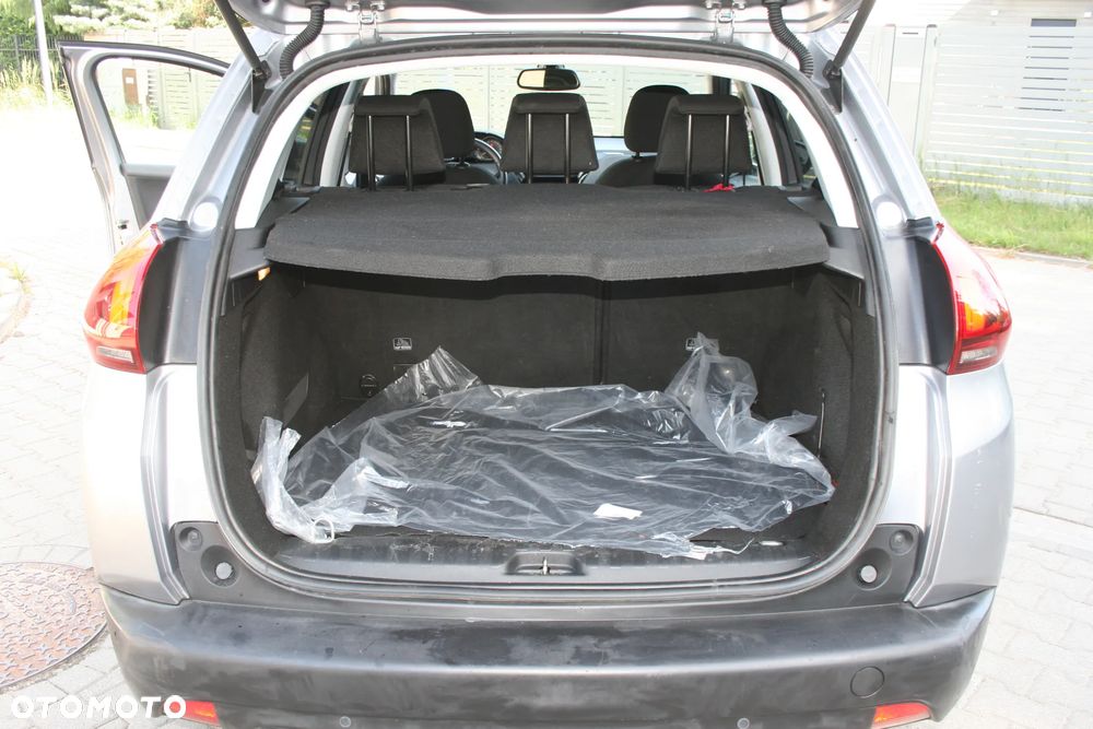 Peugeot 2008 1.2 Pure Tech Allure S&S - 21