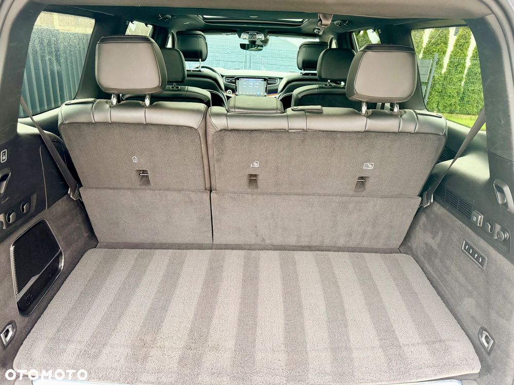 Jeep Grand Wagoneer - 31